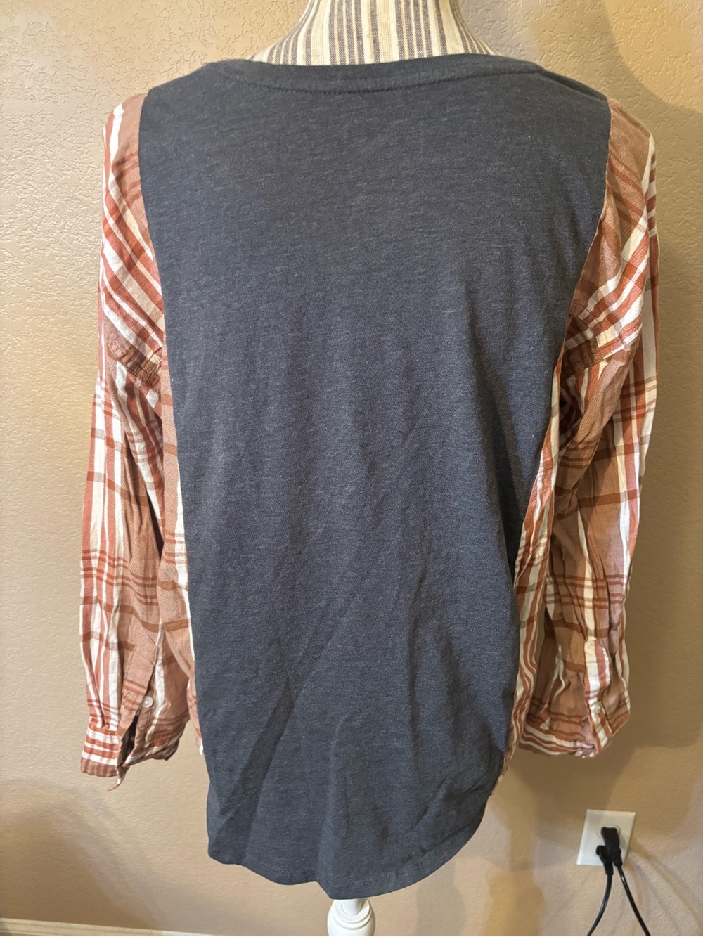 Sonoma Top Medium Charcoal Gray Orange Monarch Butterfly Long Plaid Sleeves Soft - Picture 6 of 16